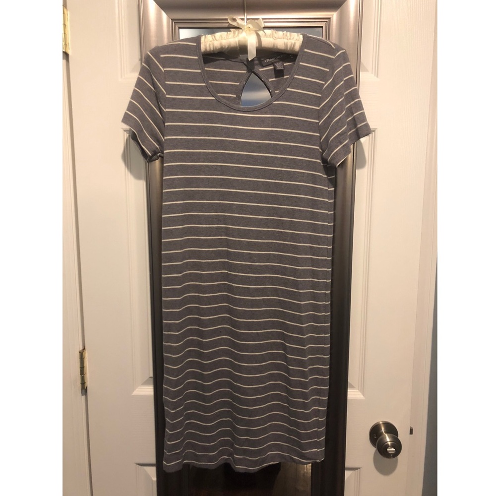 Pea in the Pod maternity short sleeved dress.